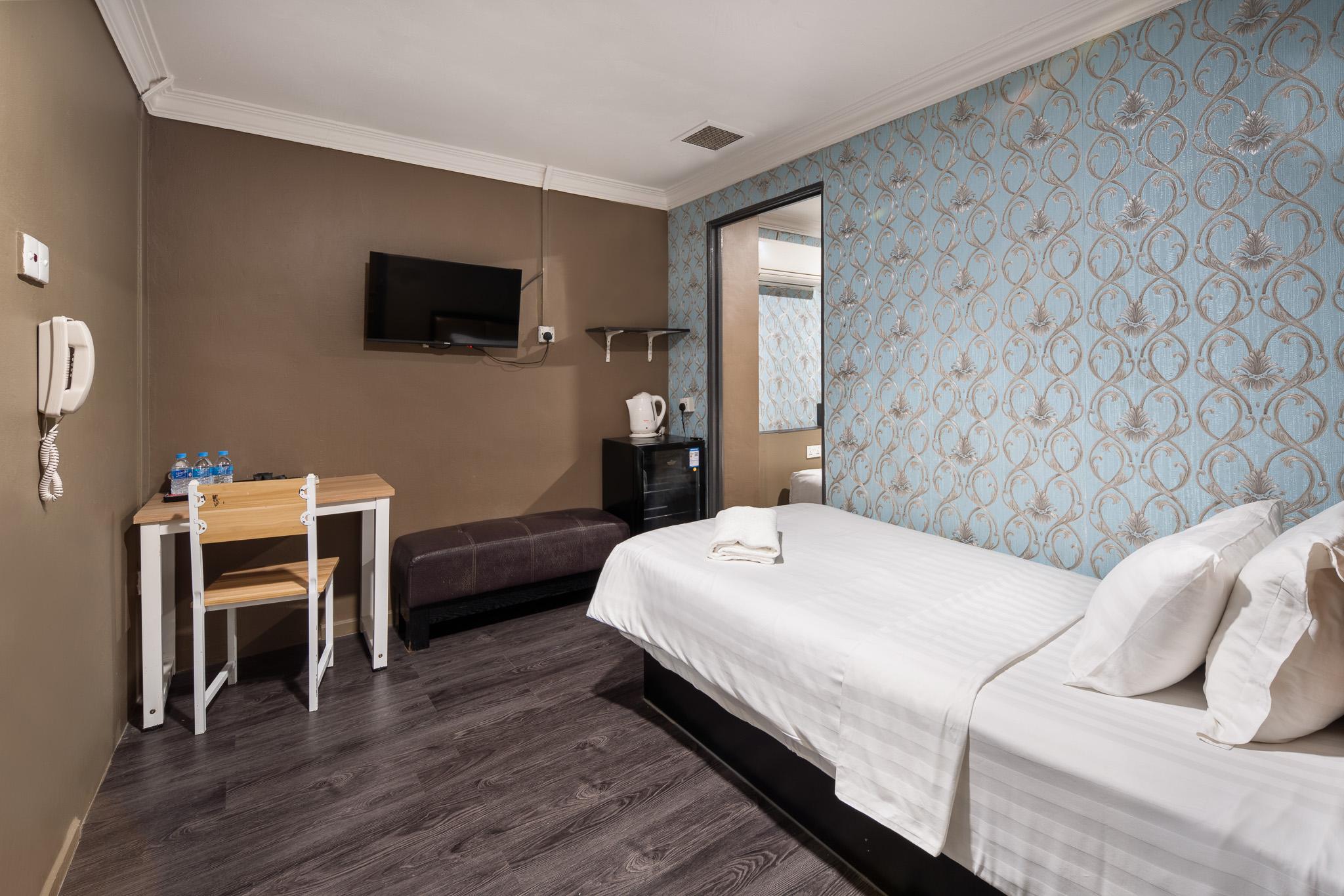 Family, 1 Queen and 1 Single Bed, No Window