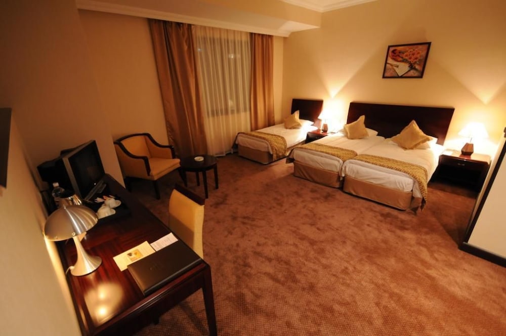The Crown Hotel 5/50