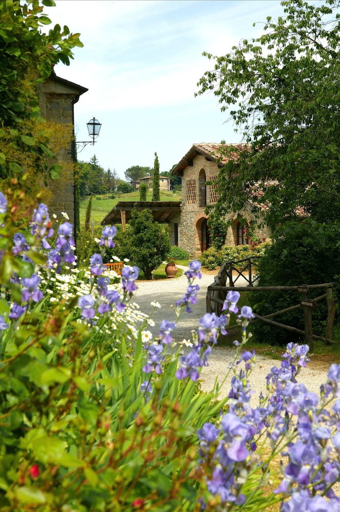 Monsignor Della Casa Country Resort 63/70