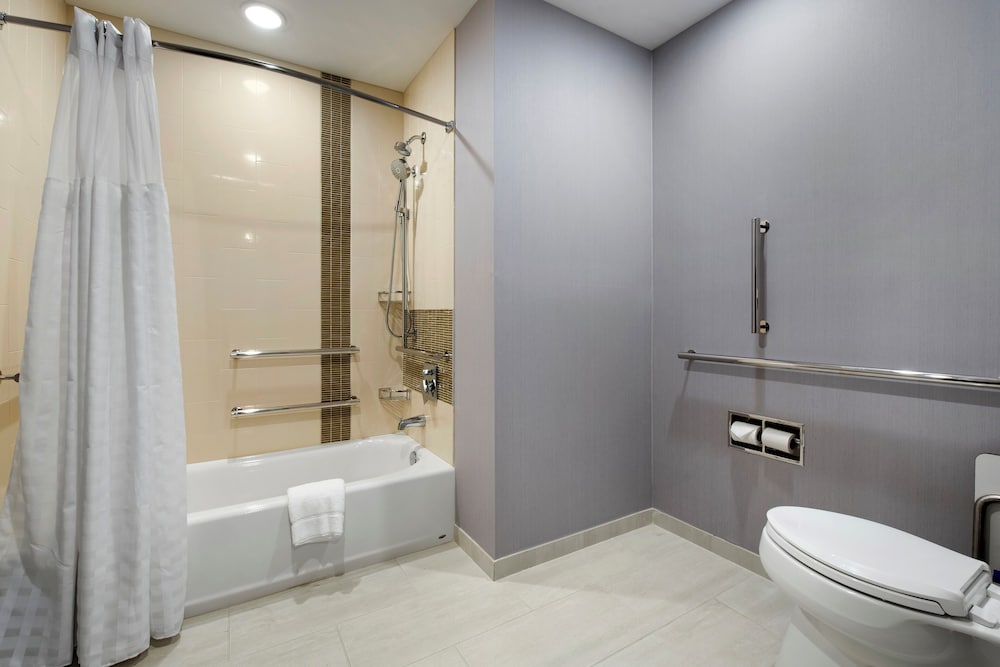 Hyatt Place Indianapolis Carmel 53/54