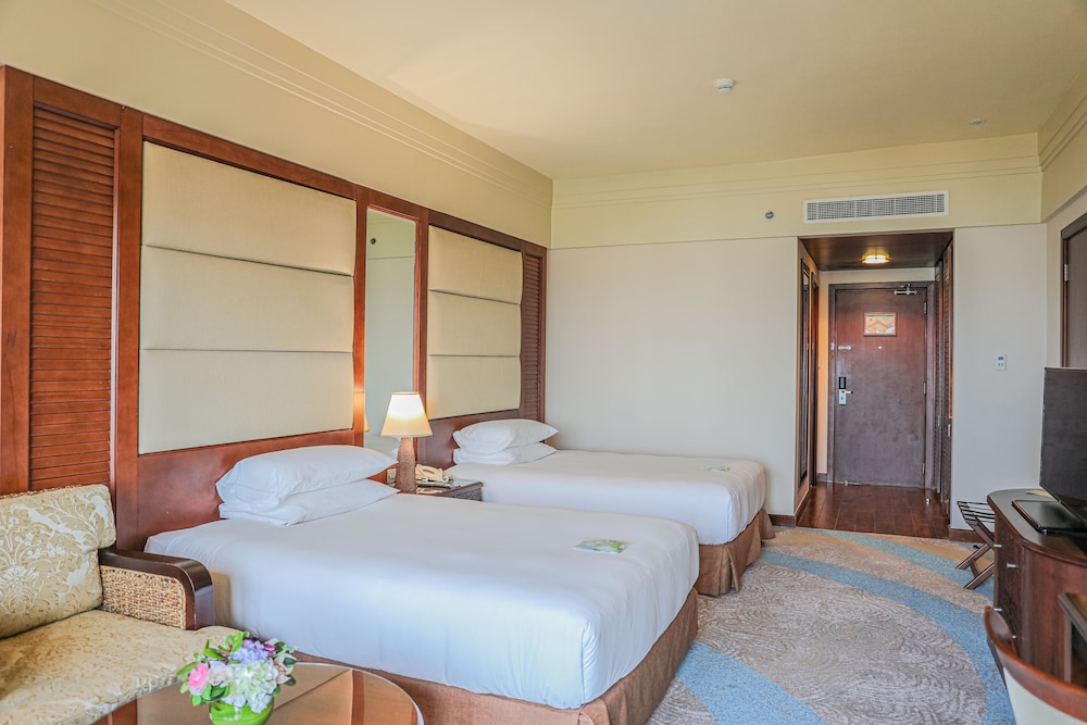 غرفة غراند ديلوكس بسريرين منفصلين بإطلالة على البحر بشرفة، Danat Jebel Dhanna Resort 3/4