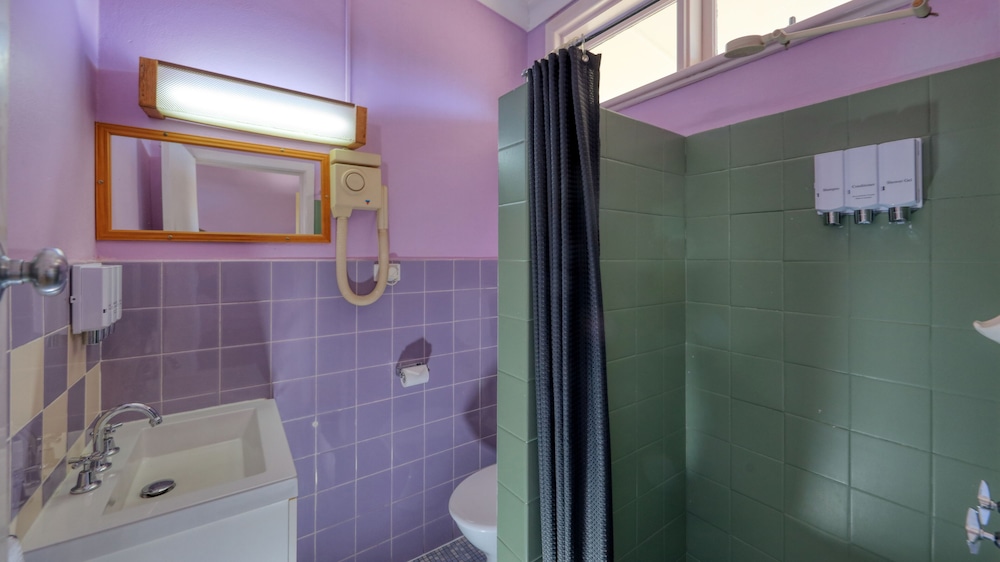 Bushmans Retreat Motor Inn 12/41
