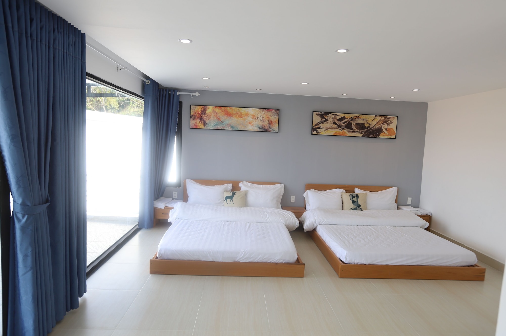 FAMILY, QUADRUPLE, 2 QUEEN BEDS, MOUNTAIN VIEW, BALCONY