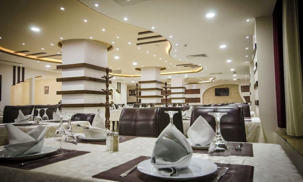 El Bey Hotel 37/50
