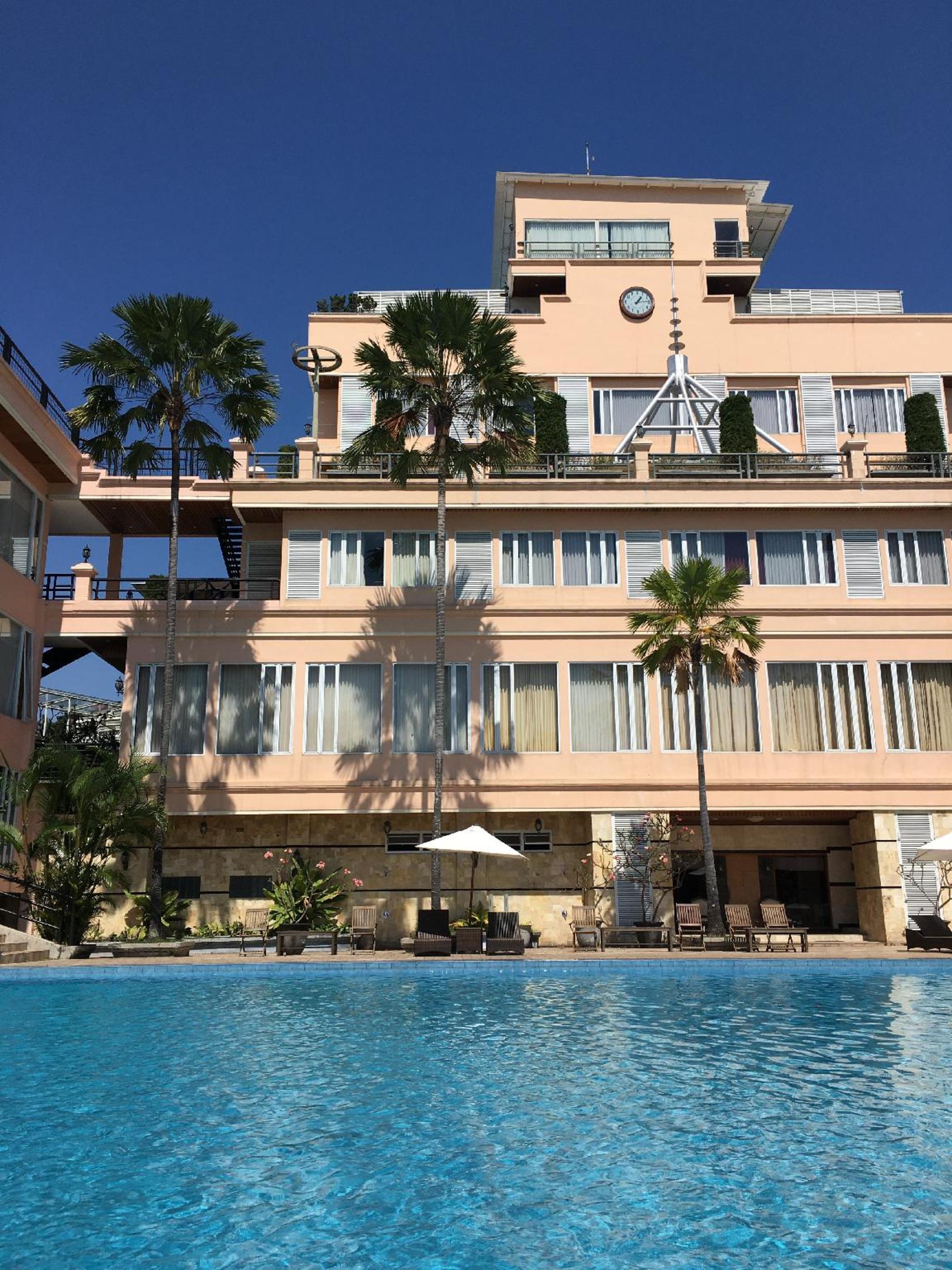 Royal Senyiur Hotel 2/18
