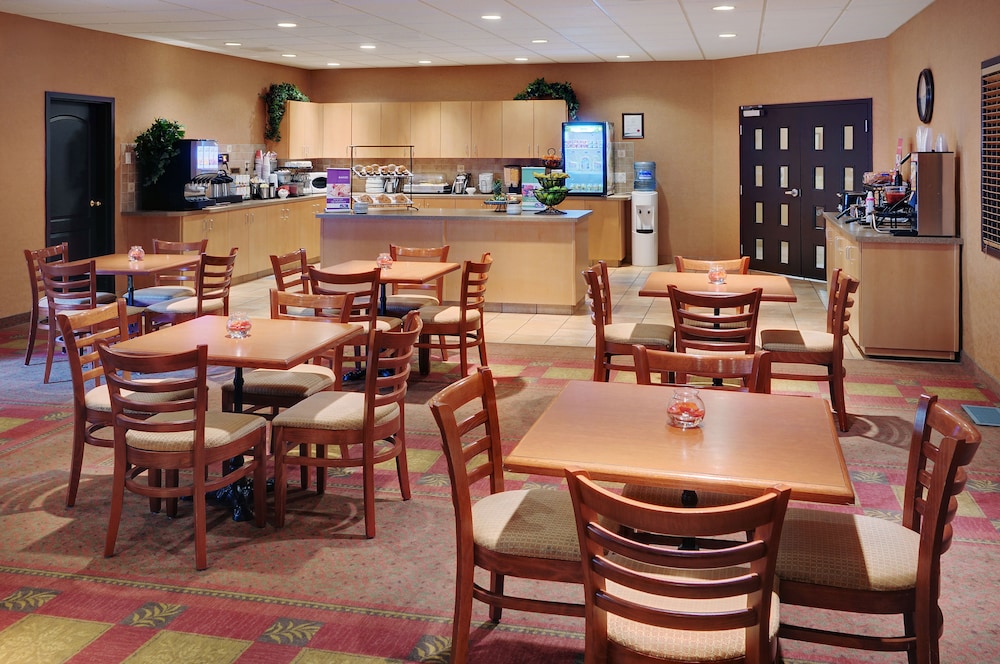 Pomeroy Inn & Suites 23/31