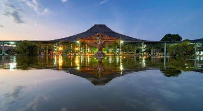 Hotel Bintang Solo 6/50
