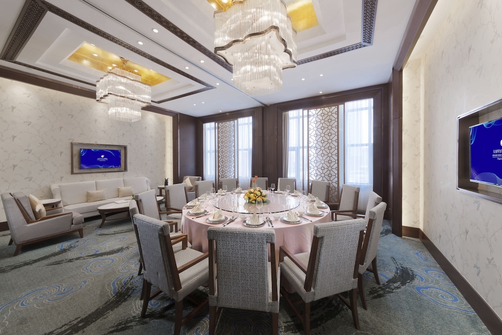 Huayou New Century Grand Hotel 43/50