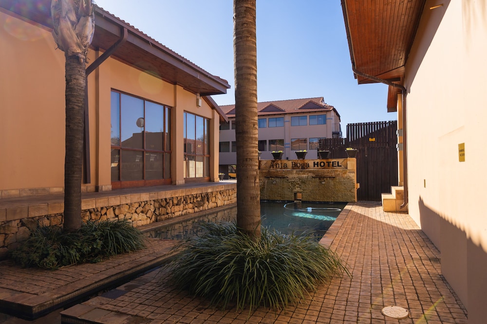 Anta Boga Hotel 30/34