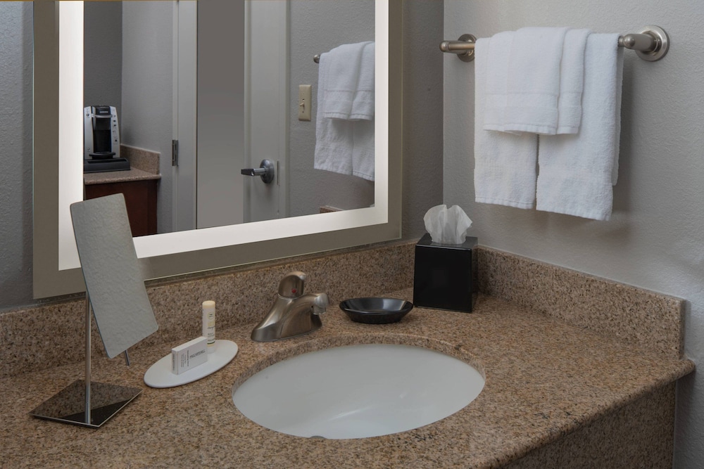 Courtyard by Marriott Jacksonville at the Mayo Clinic Campus/Beaches 9/43