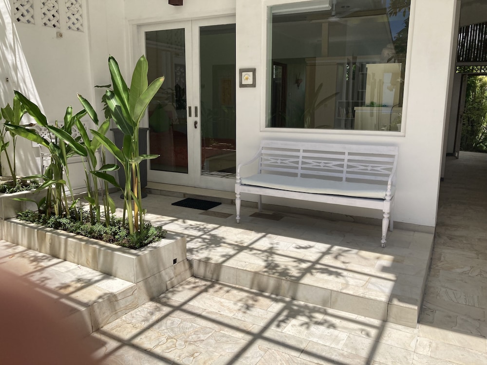 Villa Agung Beach Inn 13/65