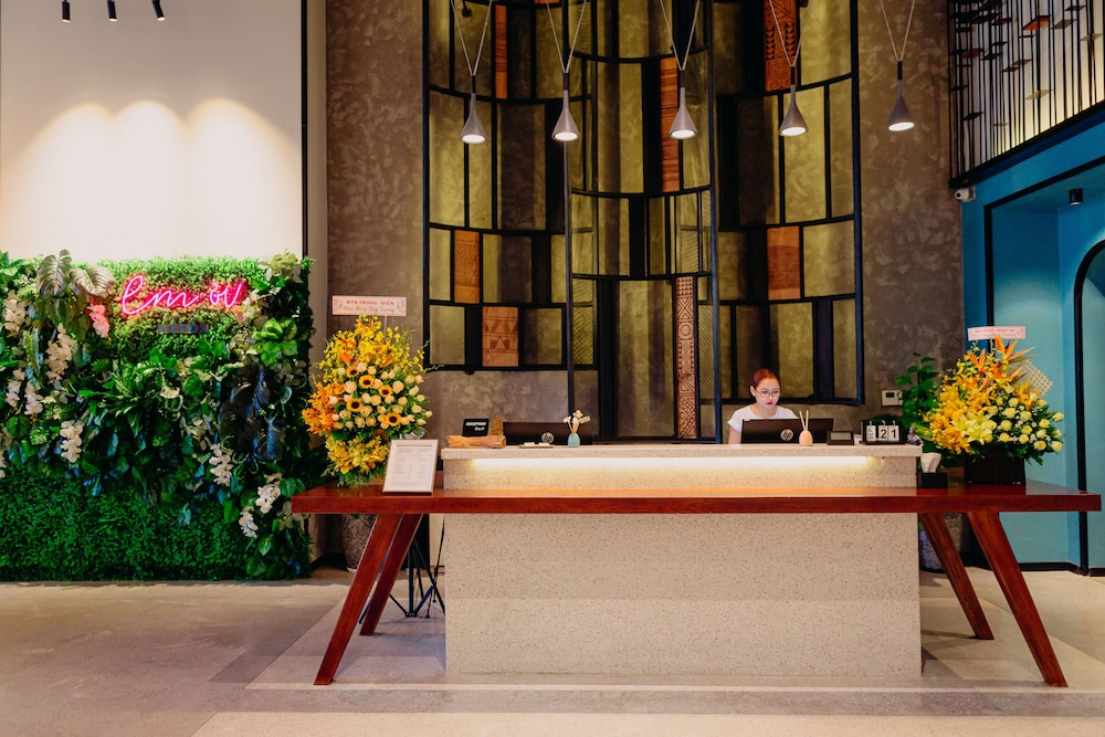 Em Oi Hotel 6/49