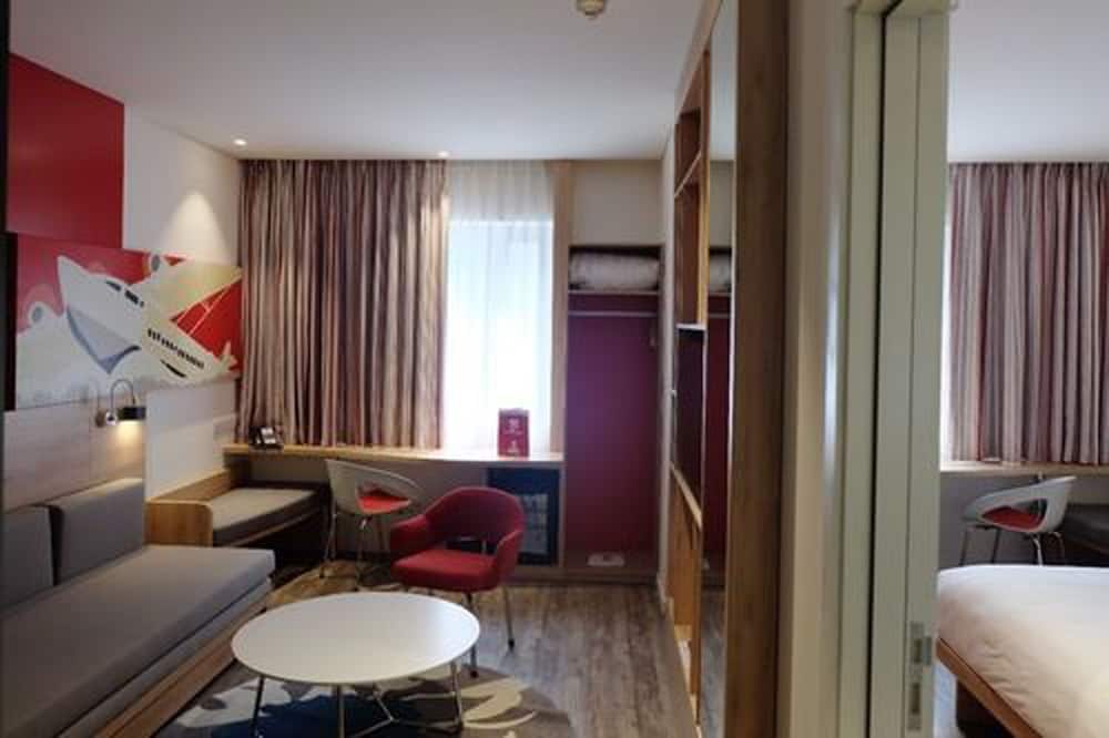 Ibis Saigon Airport 26/73