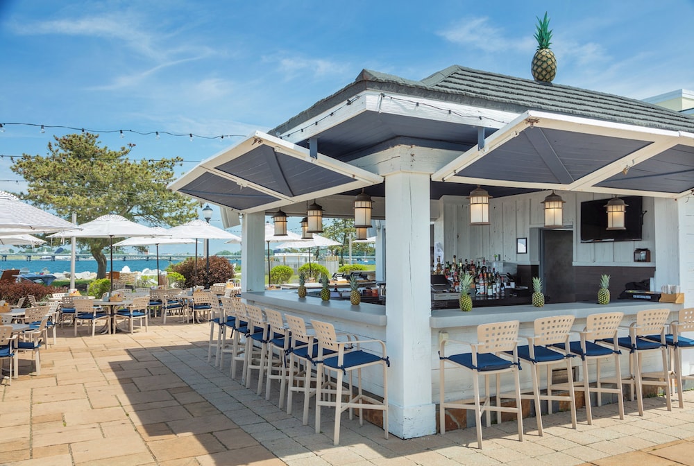Newport Harbor Island Resort 54/66
