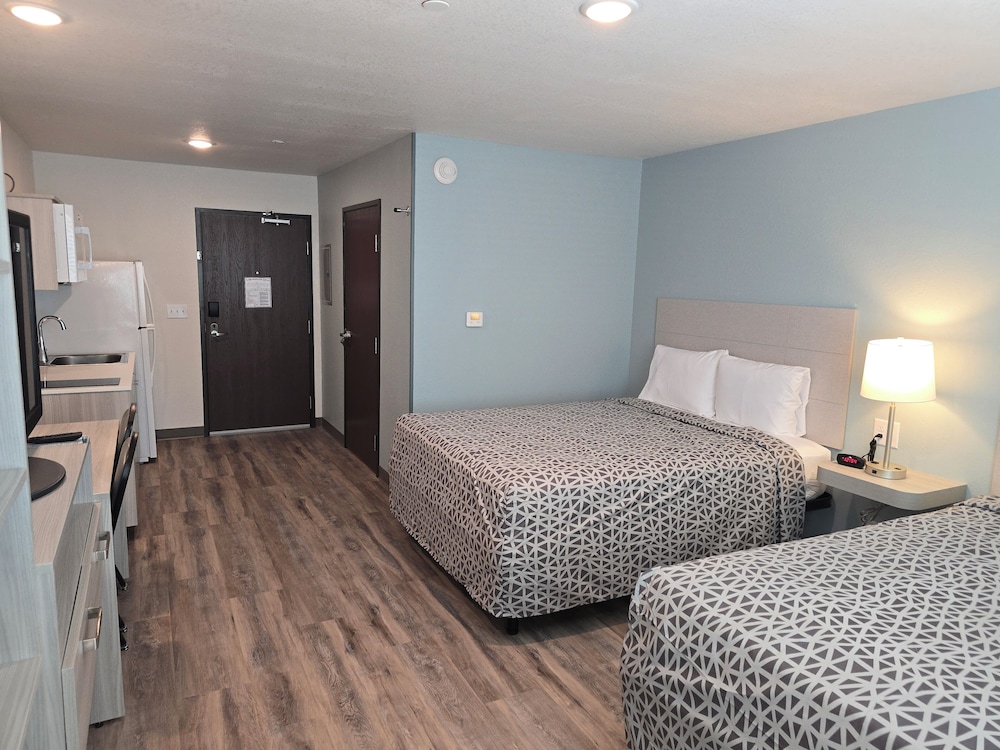 Suite, 2 Queen Beds, Accessible