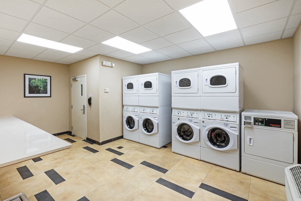 Candlewood Suites Hattiesburg 16/29