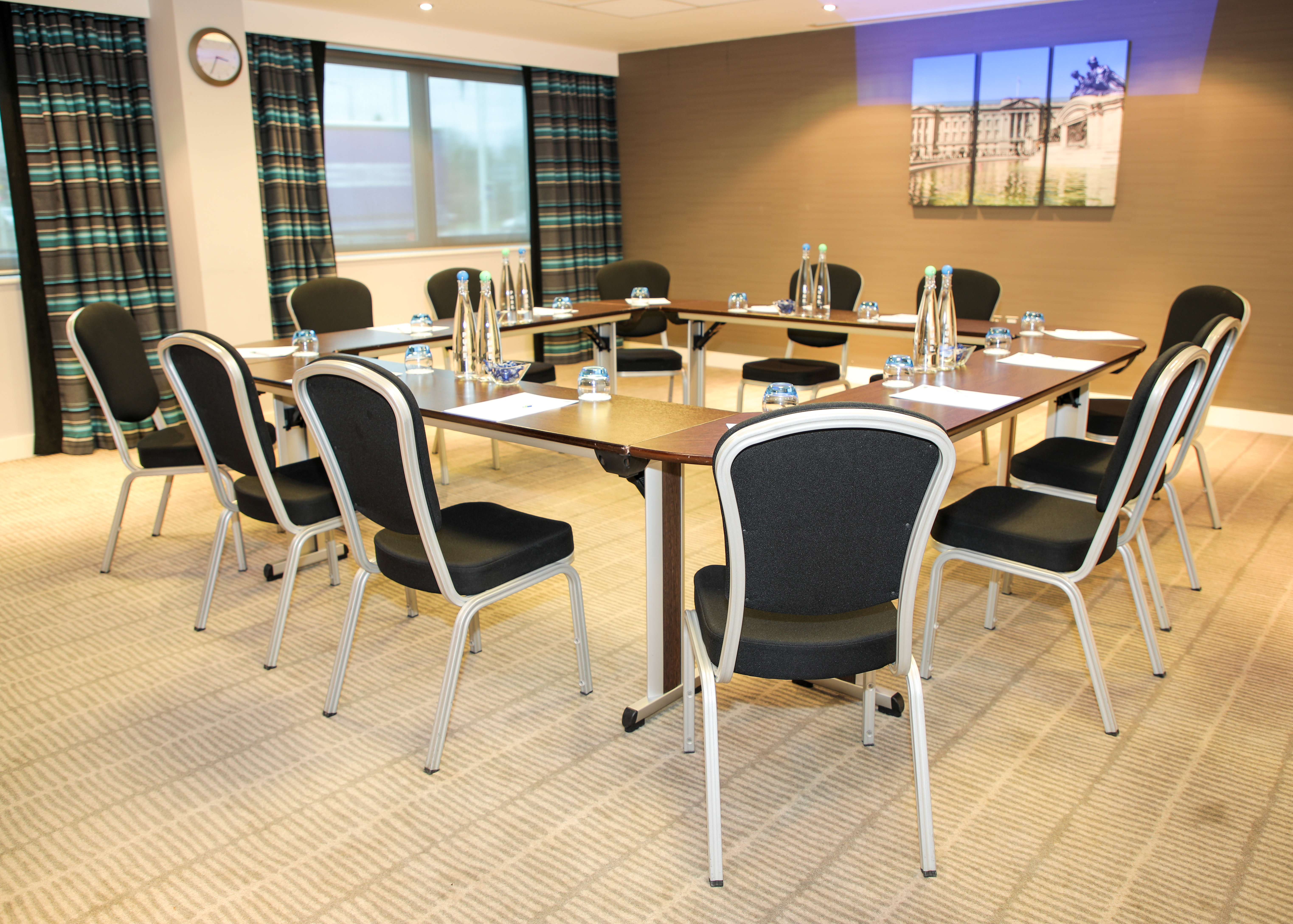 Holiday Inn Express London Heathrow T5 67/70