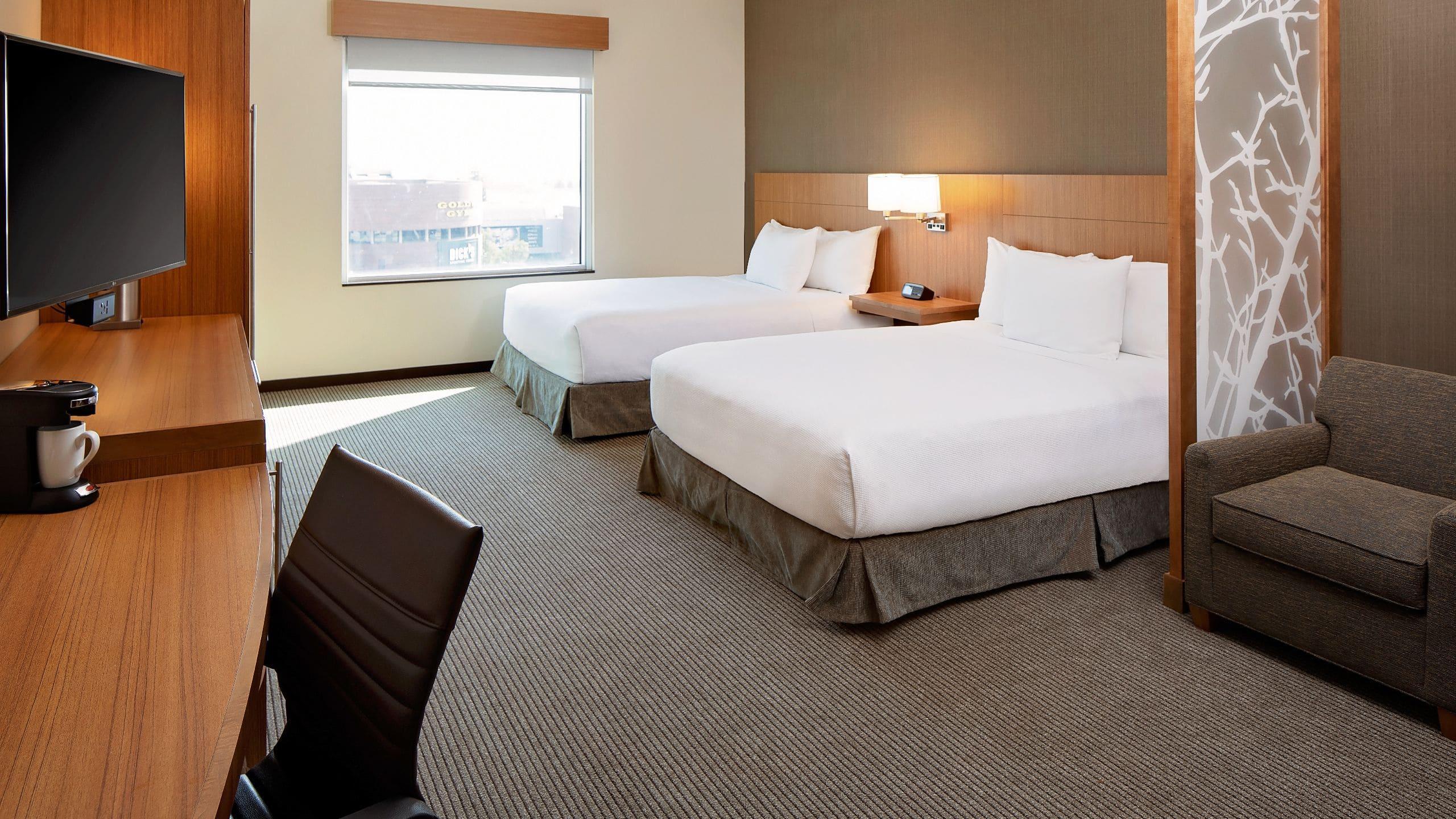 Room, 2 Queen Beds, Bathtub, Accessible