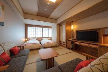 Basic, Multiple Beds, City View