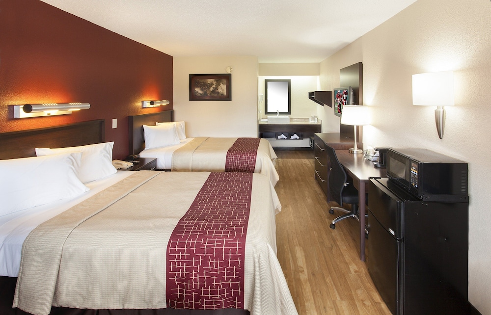 Room at Red Roof Plus Philadelphia Airport, ESSINGTON - PA