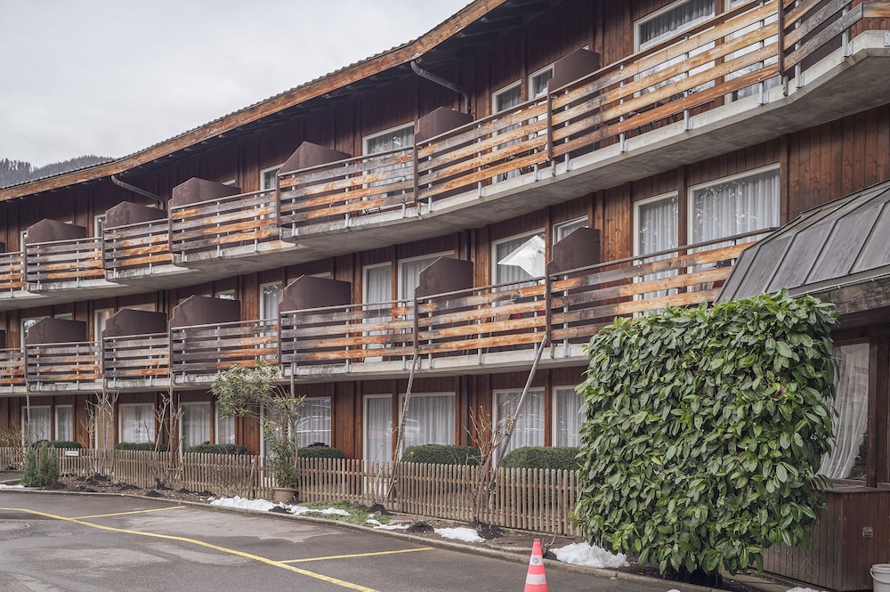 Chalet Swiss Hotel 5/50