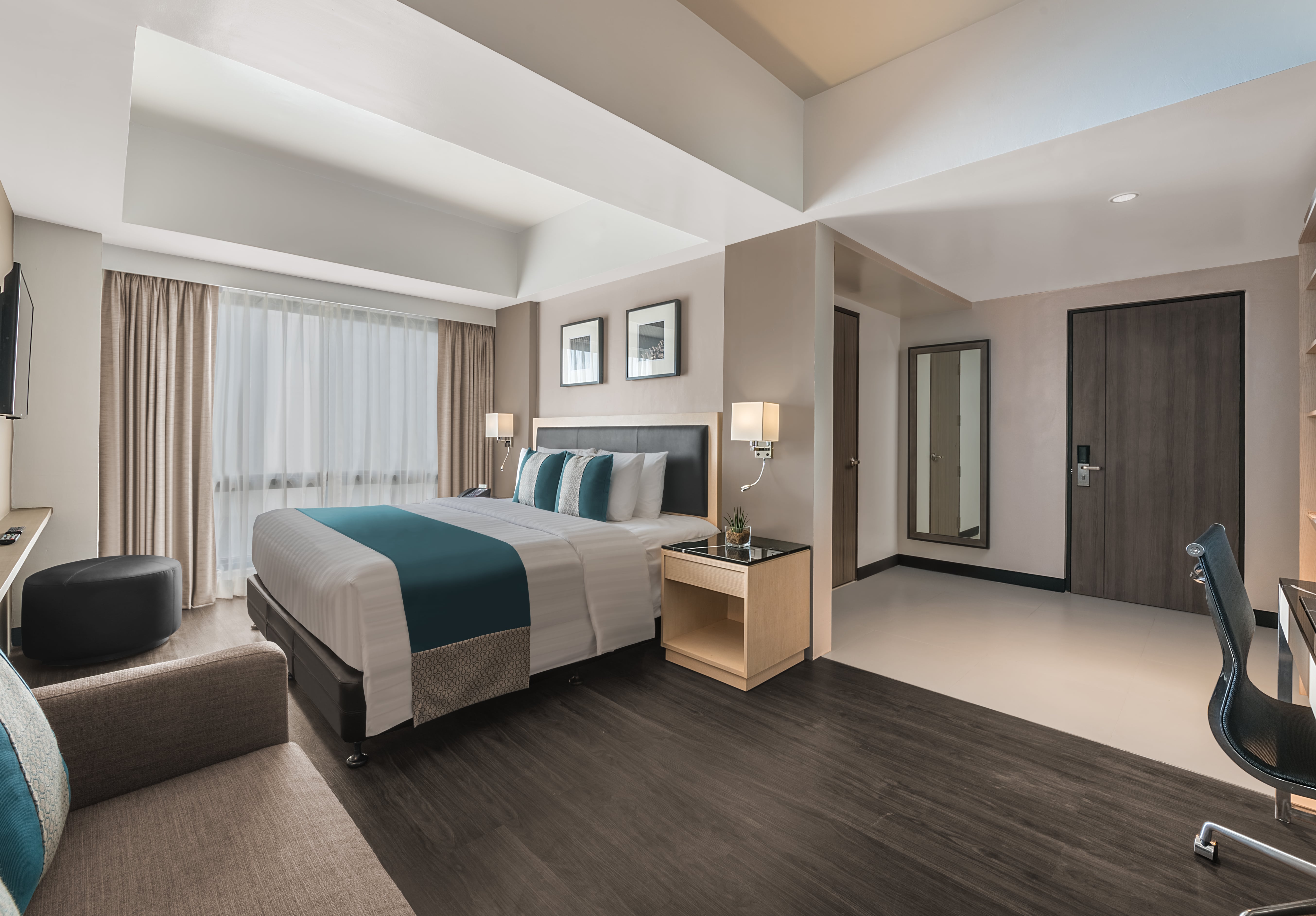 One-Bedroom Premier with 1 King Bed