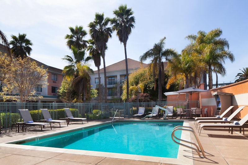Courtyard By Marriott Oakland Airport 17/17