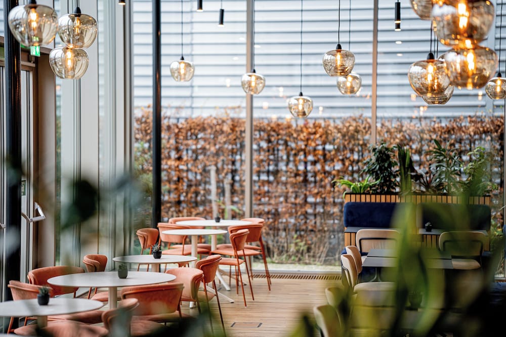 YOTEL Amsterdam, Select by Hilton 36/42