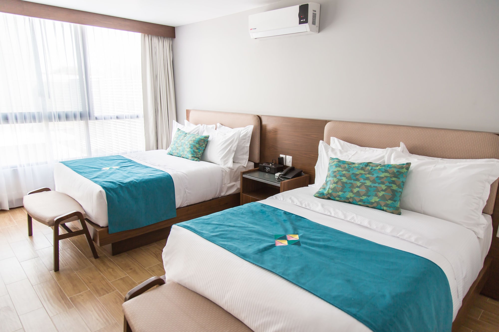 STANDARD, 2 DOUBLE BEDS