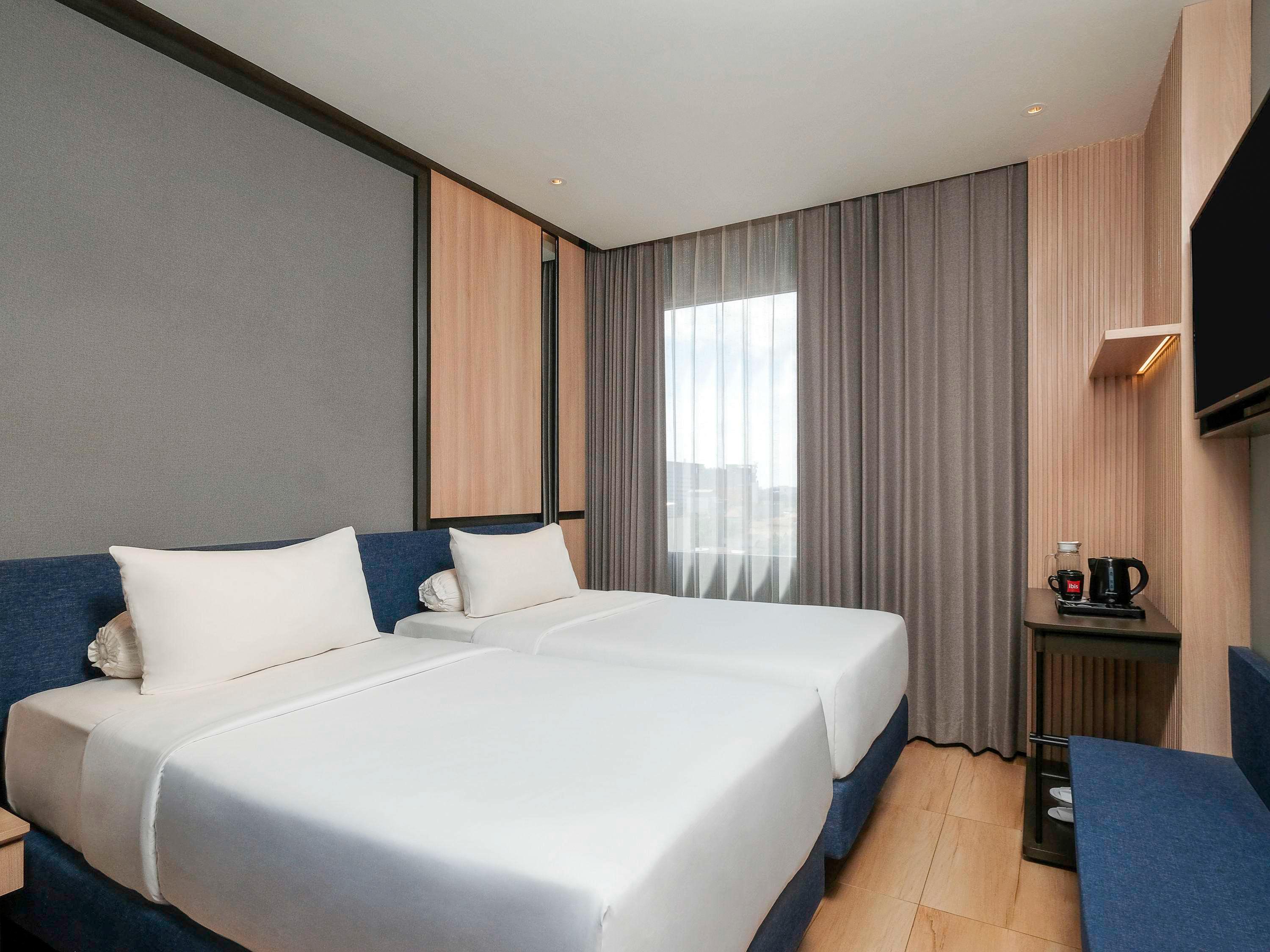 Classic, Twin Beds, City Side