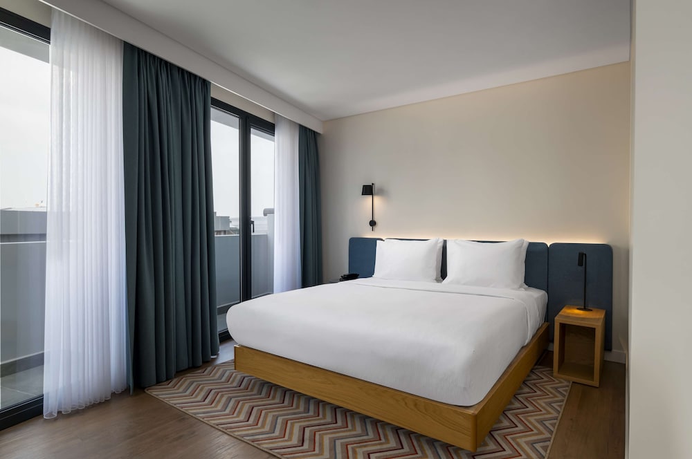 ROOM, KING BED, ACCESSIBLE