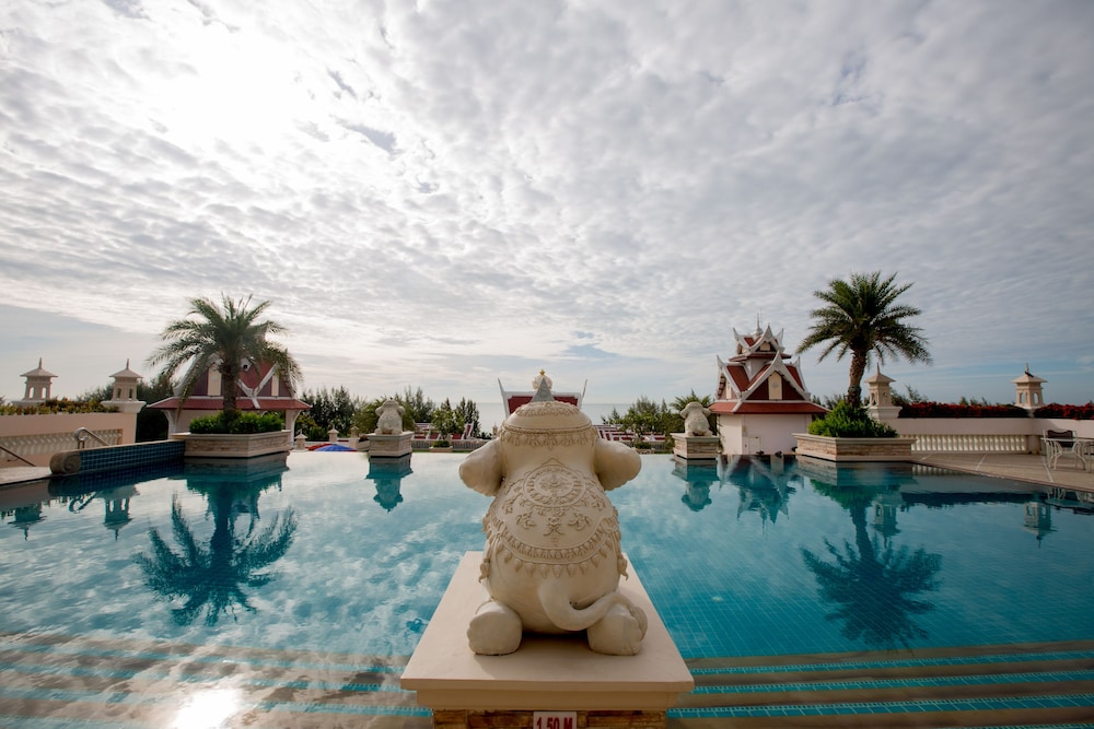 Grand Pacific Sovereign Resort and Spa 7/68
