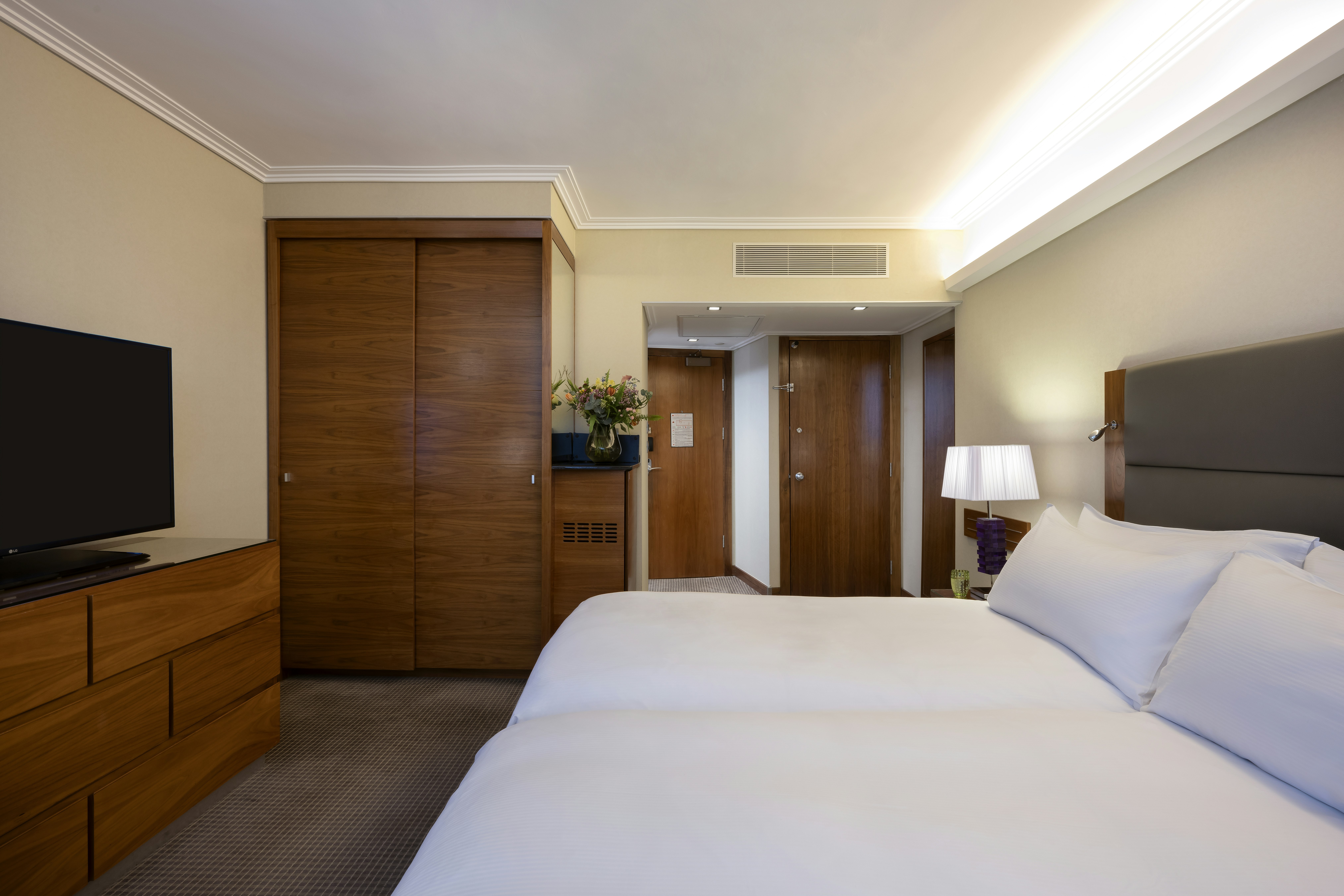 DELUXE, TWIN BEDS, SEA VIEW
