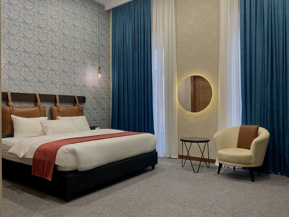 LUXURY, KING BED, CITY VIEW, BALCONY