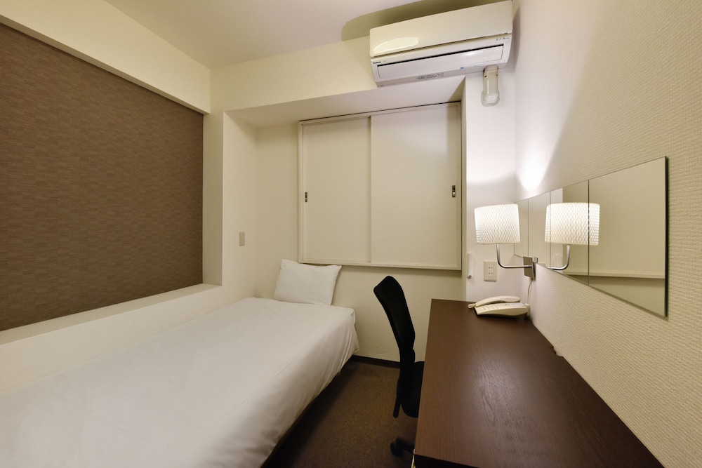 ROOM, SINGLE
