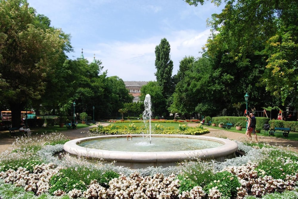 Budapest Passage 33/39