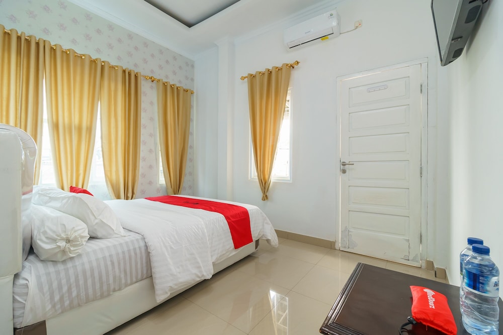 RedDoorz Syariah near Simpang Sekip Palembang 15/19