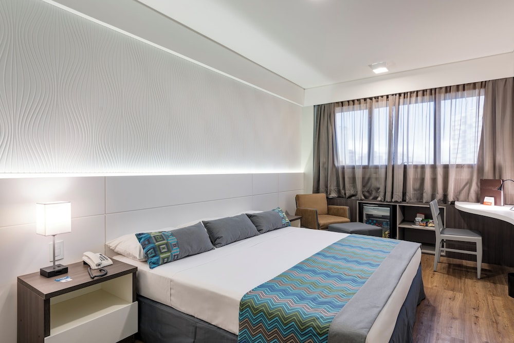 DELUXE, KING BED