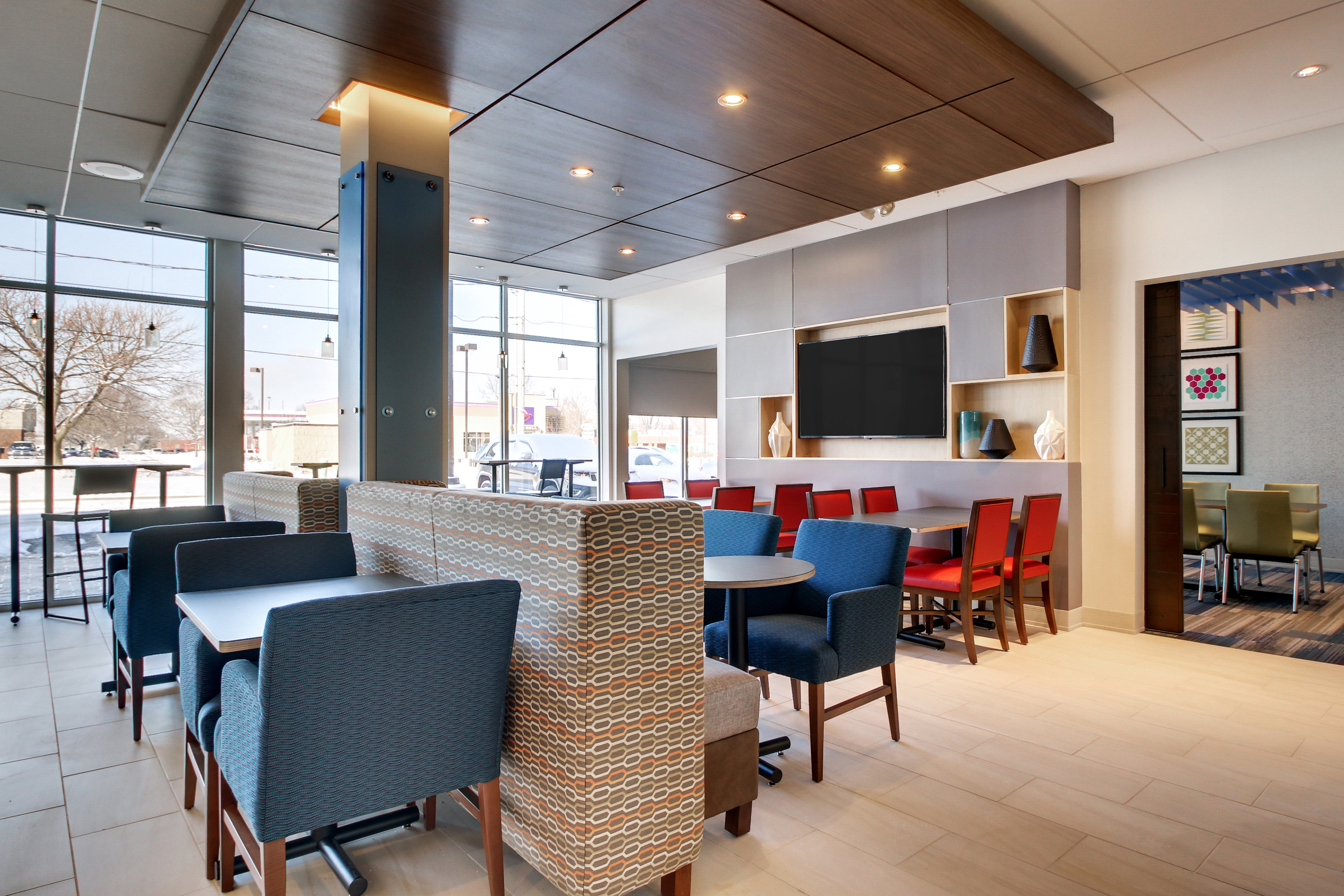 Holiday Inn Express & Suites GALESBURG 47/61