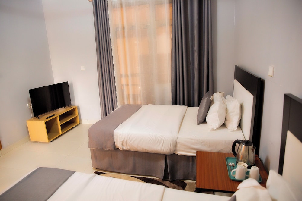Romalo Guesthouse 8/24