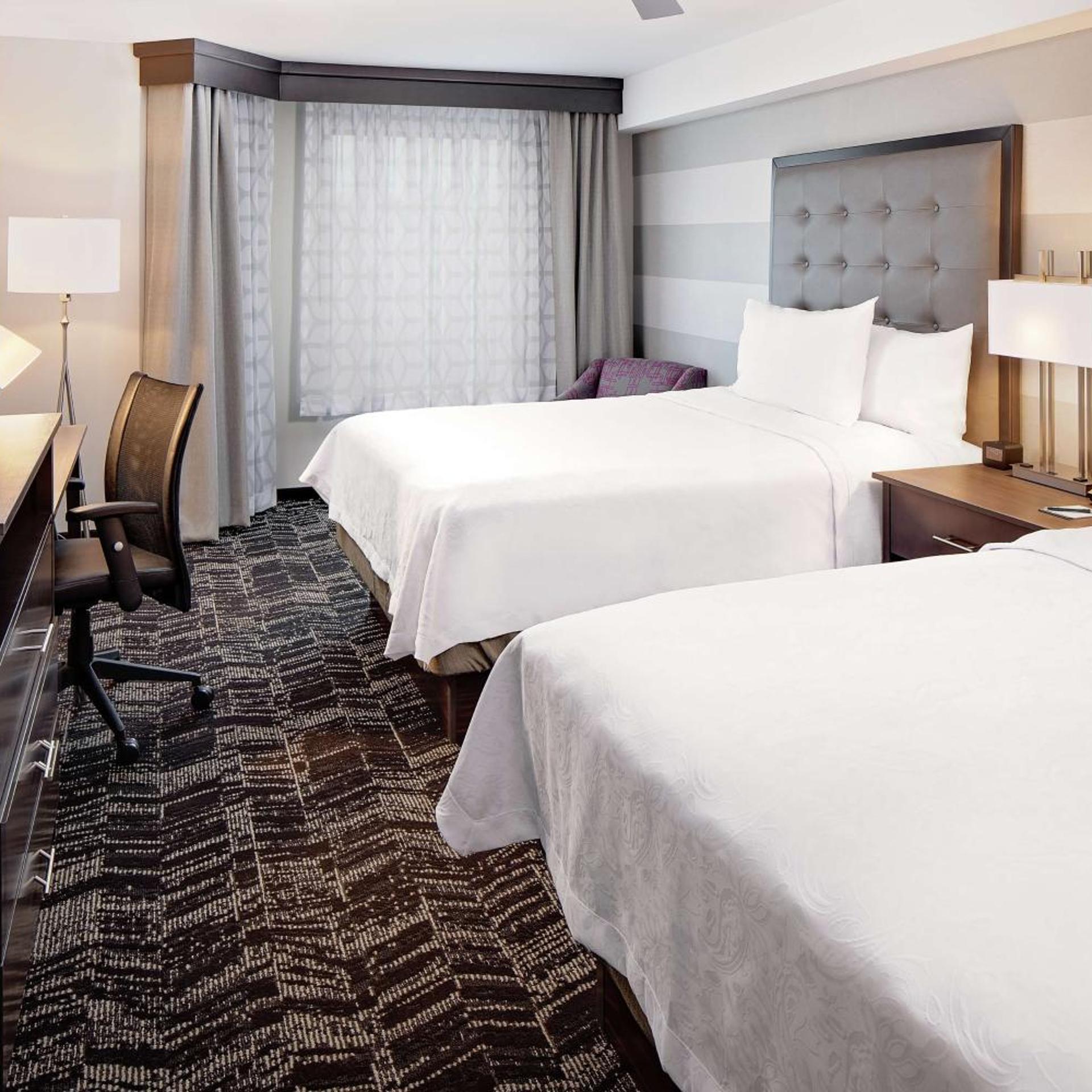 جناح بسريرين كوين مع أريكة لذوي الإعاقة