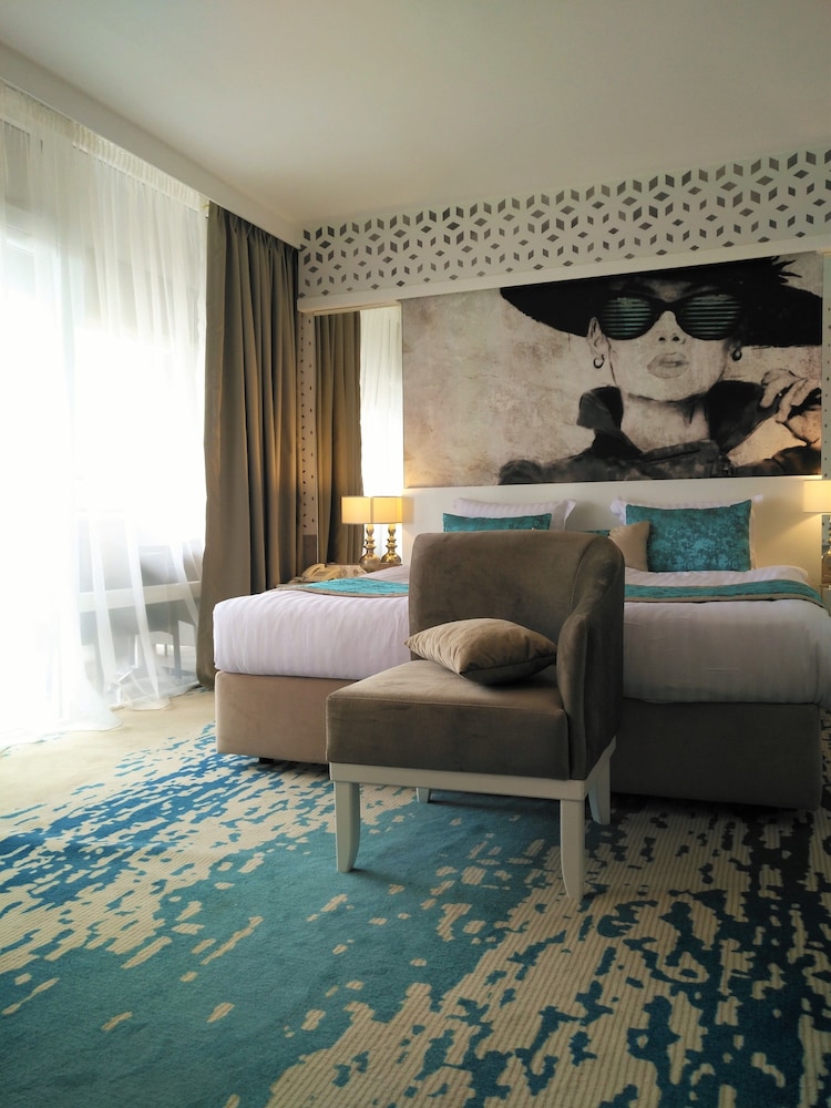 Europe Hotel & Casino 42/62