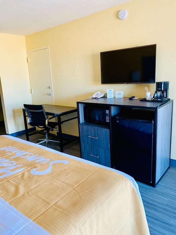 Days Inn by Wyndham Okmulgee 11/15
