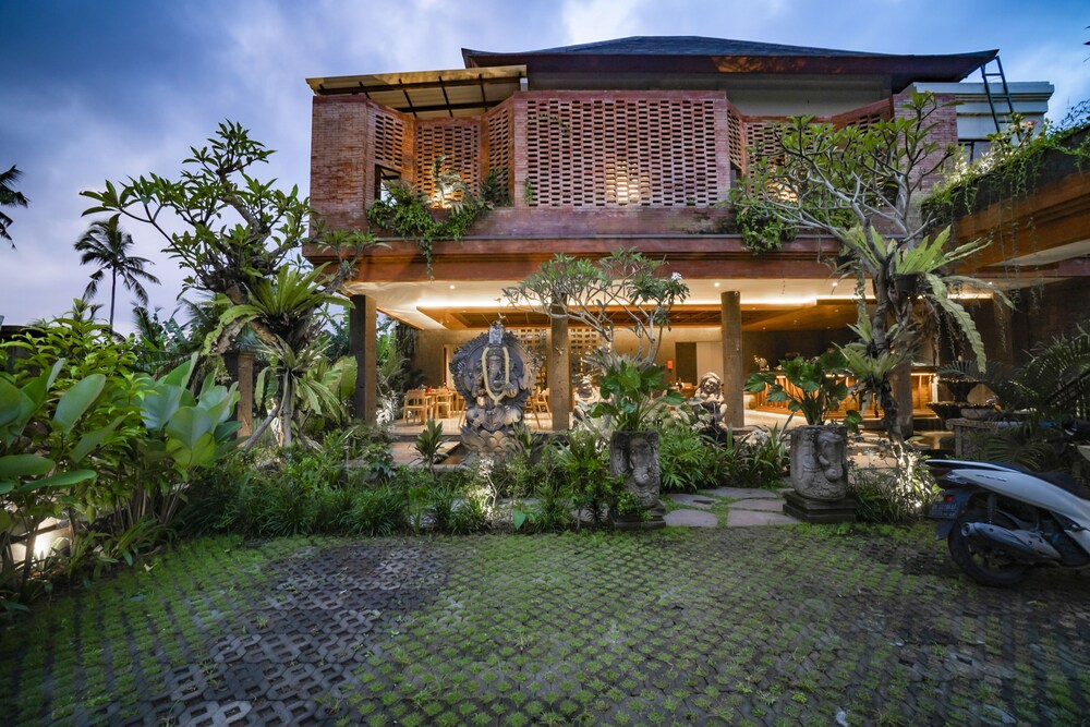Villa Umah Shanti 3/50