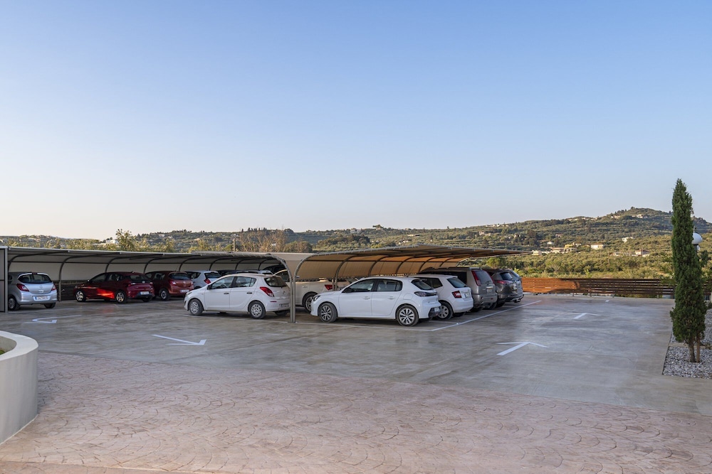 Arkadia Luxury Hotel Apartments 38/50