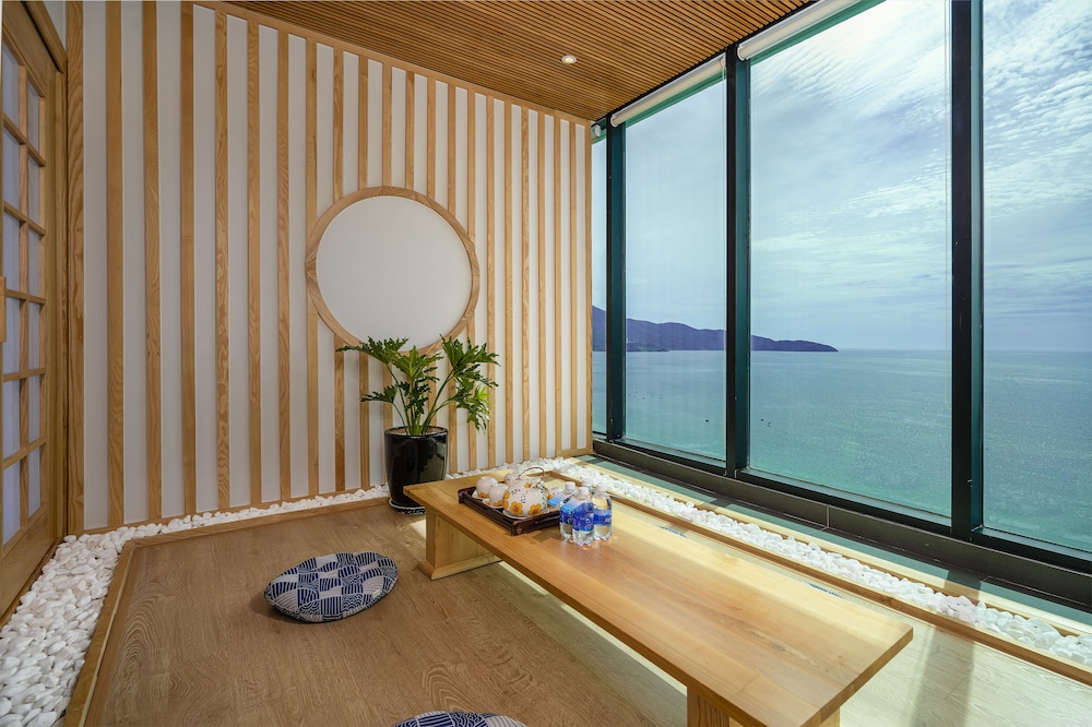 Sala Danang Beach Hotel 42/75