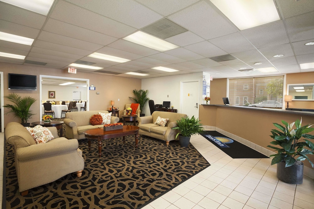Days Inn By Wyndham Alexandria 14/19