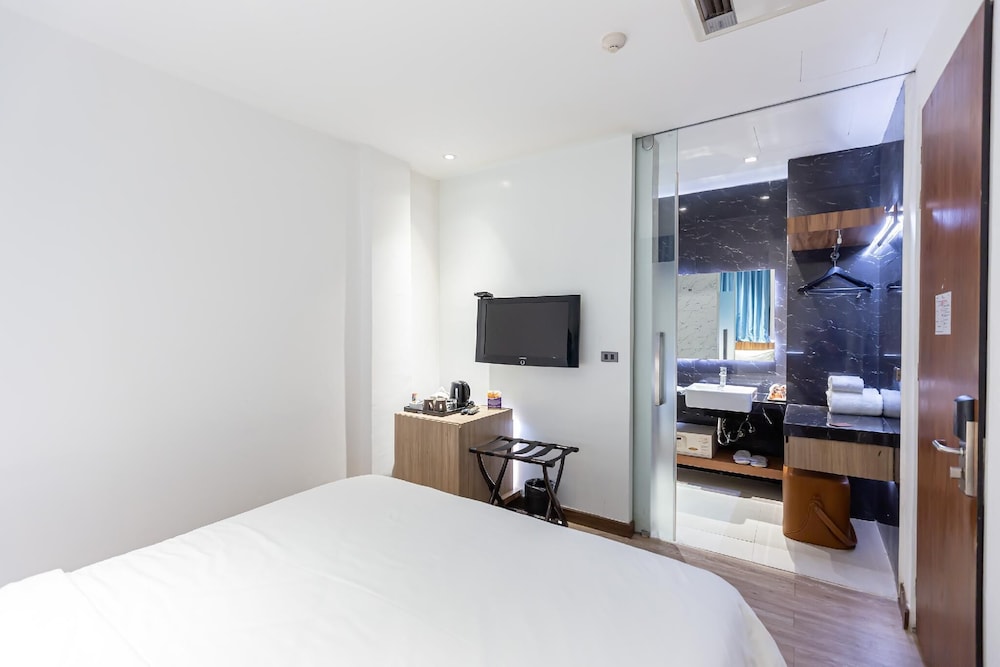 Uno Express Asoke Sukhumvit Bangkok 25/67