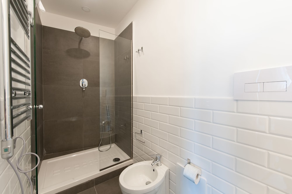 SANTA CHIARA BOUTIQUE HOTEL 67/73