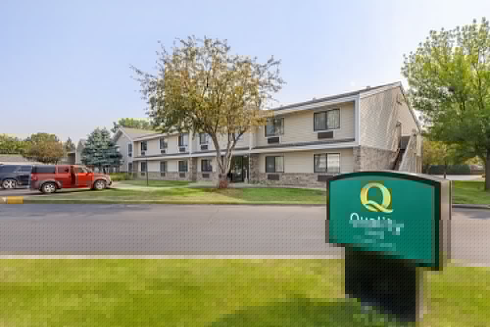 Quality Inn Oshkosh Aviation Park 1/35